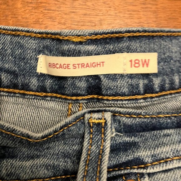 Levis Ribcage Jeans - Picture 2 of 12